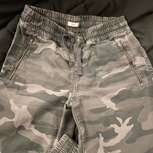 Summer sale// Tna camo pants